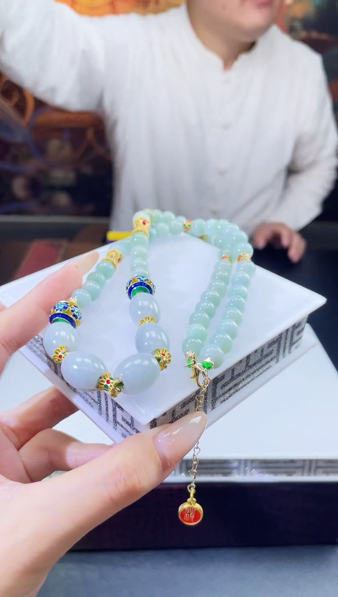 翡翠未镶嵌颈饰多样性发其一