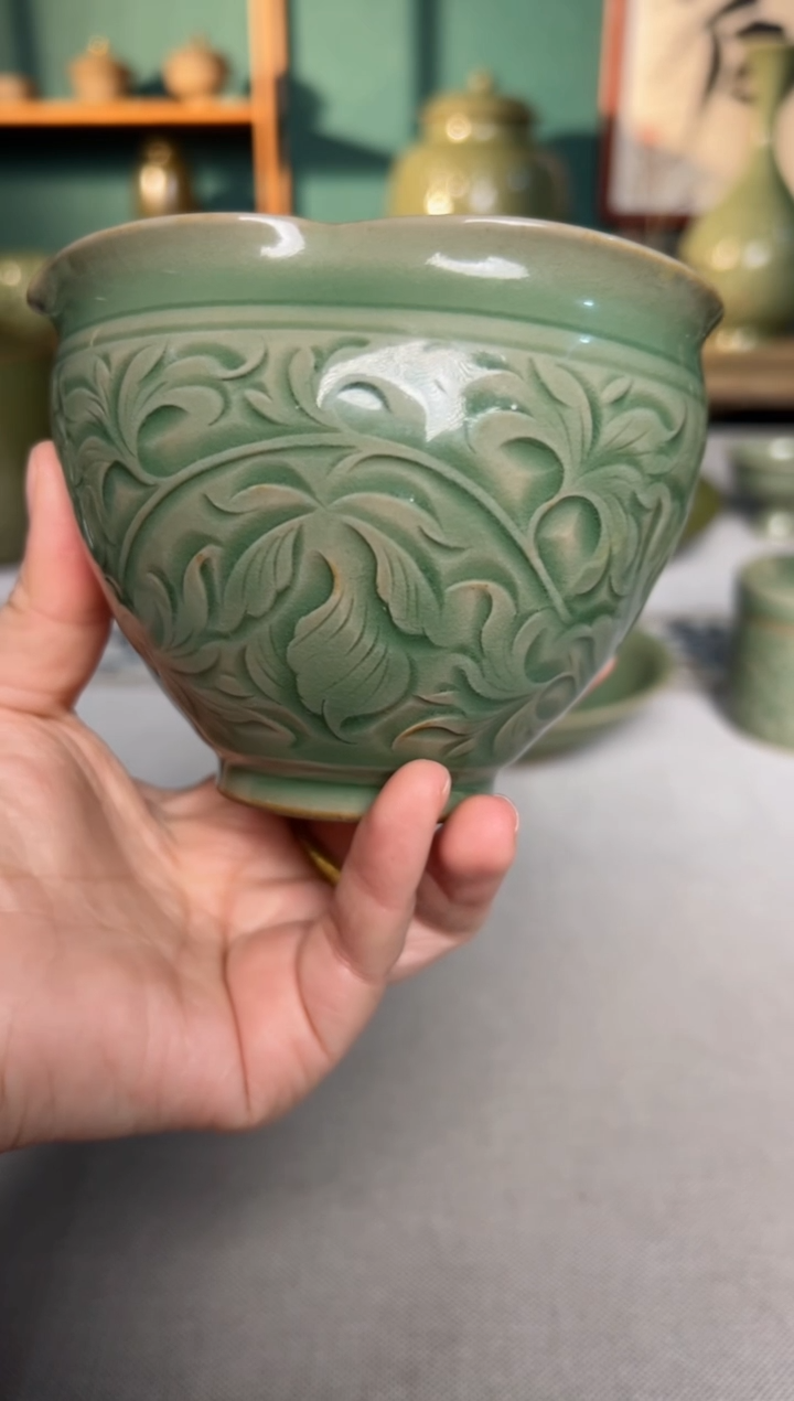 【闪购商品】其他纯手工秘色缠枝莲纹葫芦公道杯