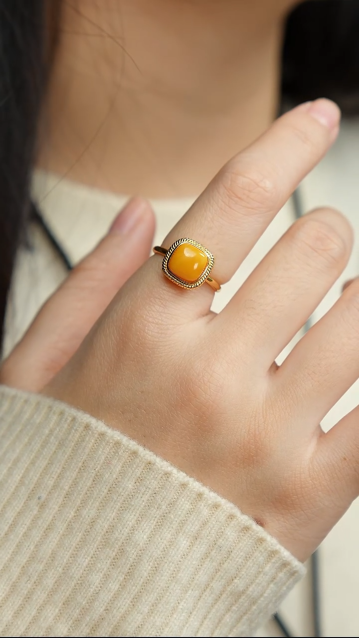 银S925镶嵌蜜蜡戒指方糖