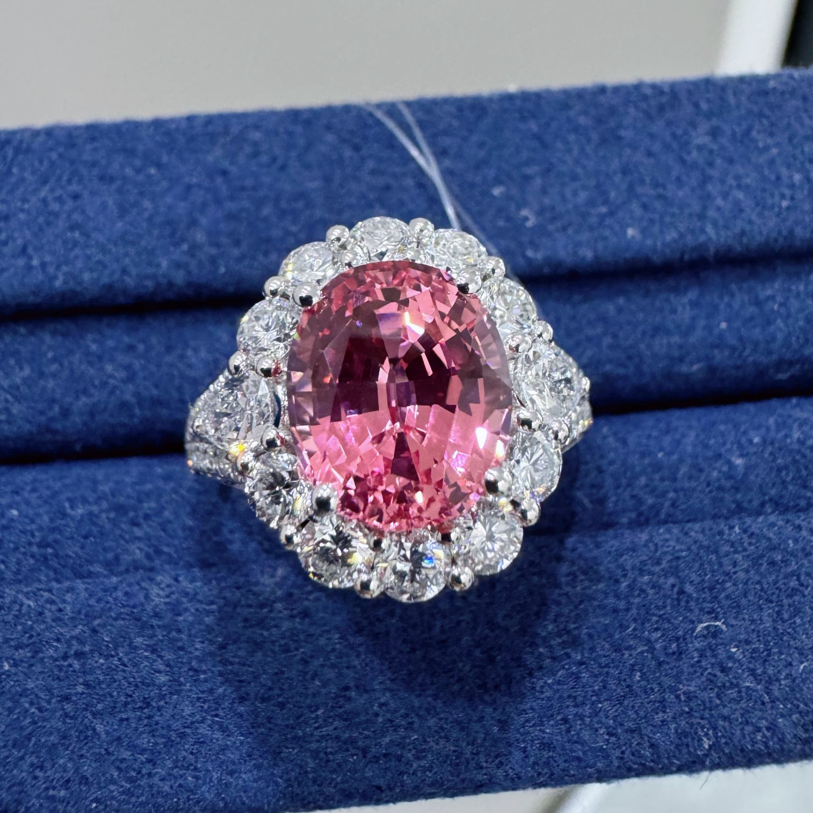 培育蓝宝石铂金围镶培育蓝宝石戒指【主石：D4.12ct】
