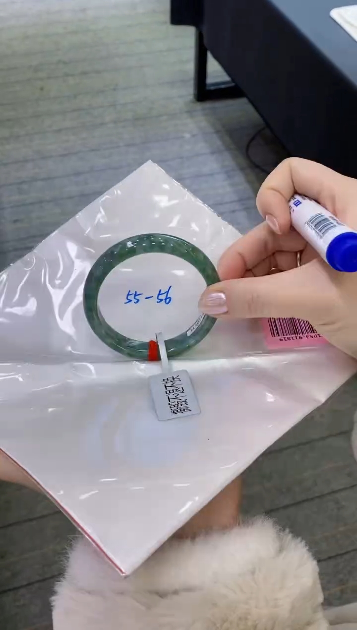 【闪购商品】翡翠手镯未镶嵌             