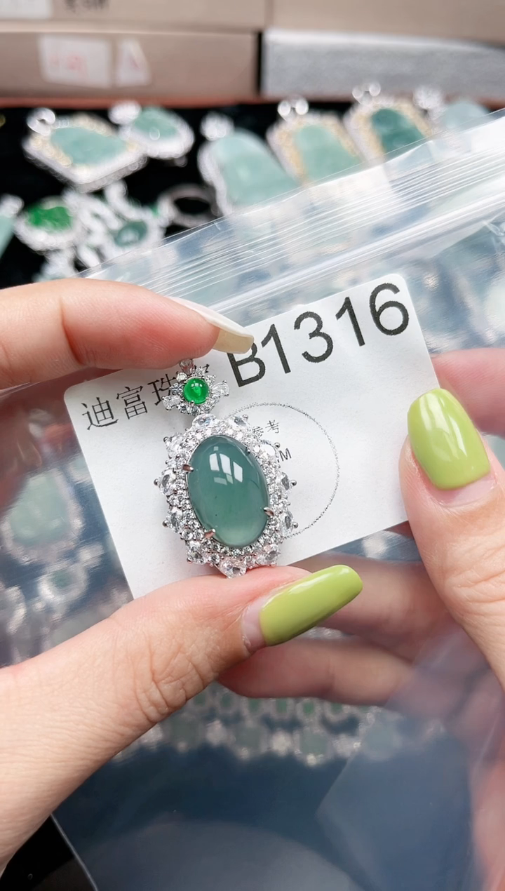 【闪购商品】翡翠颈饰未镶嵌1316赠皮绳