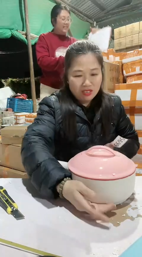 陶5699瑕疵明显白色手把锅带盖