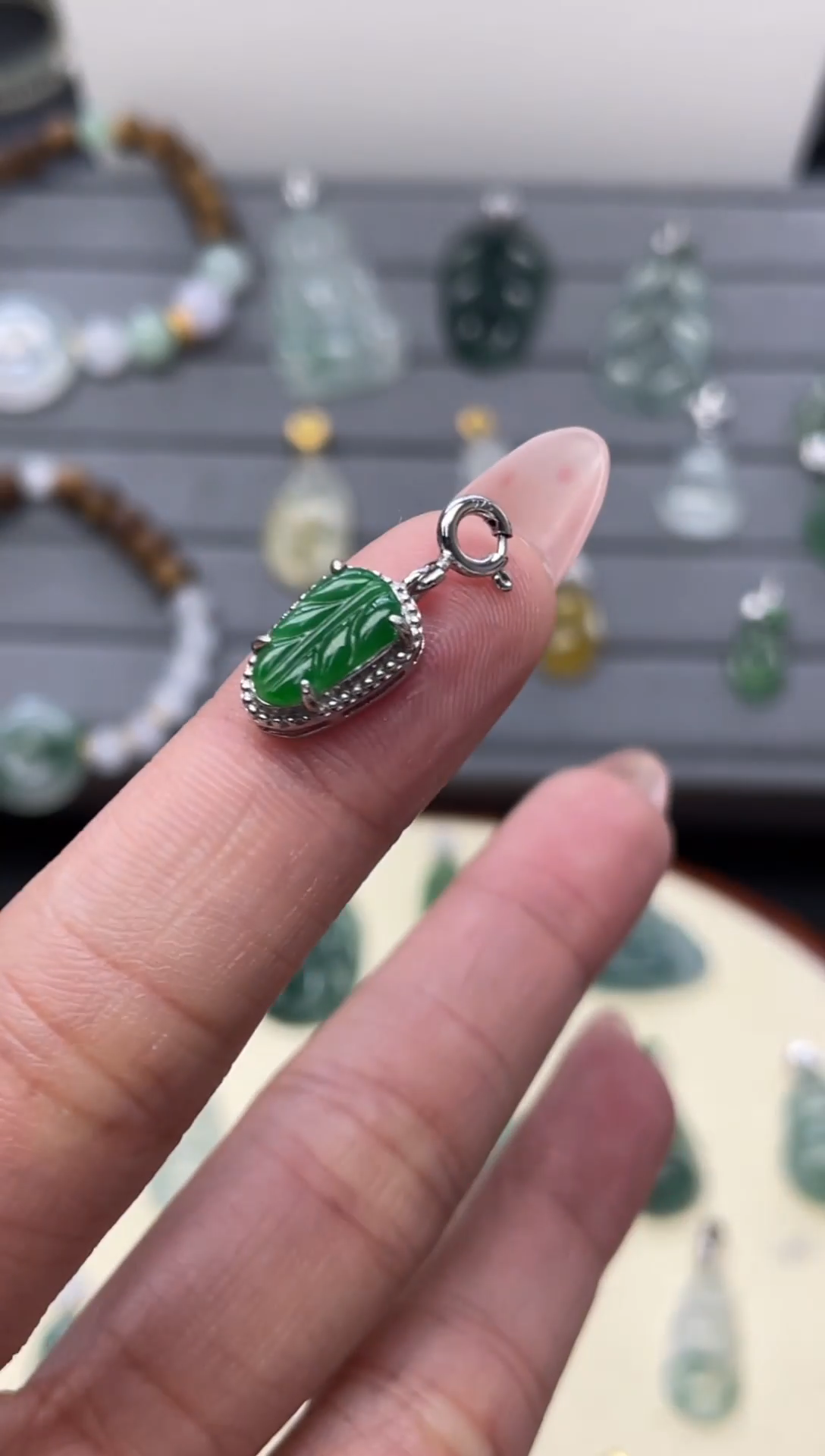 颈饰银S925镶嵌翡翠?*冷（60号链接）纯天然A货缅甸翡翠叶子滴溜