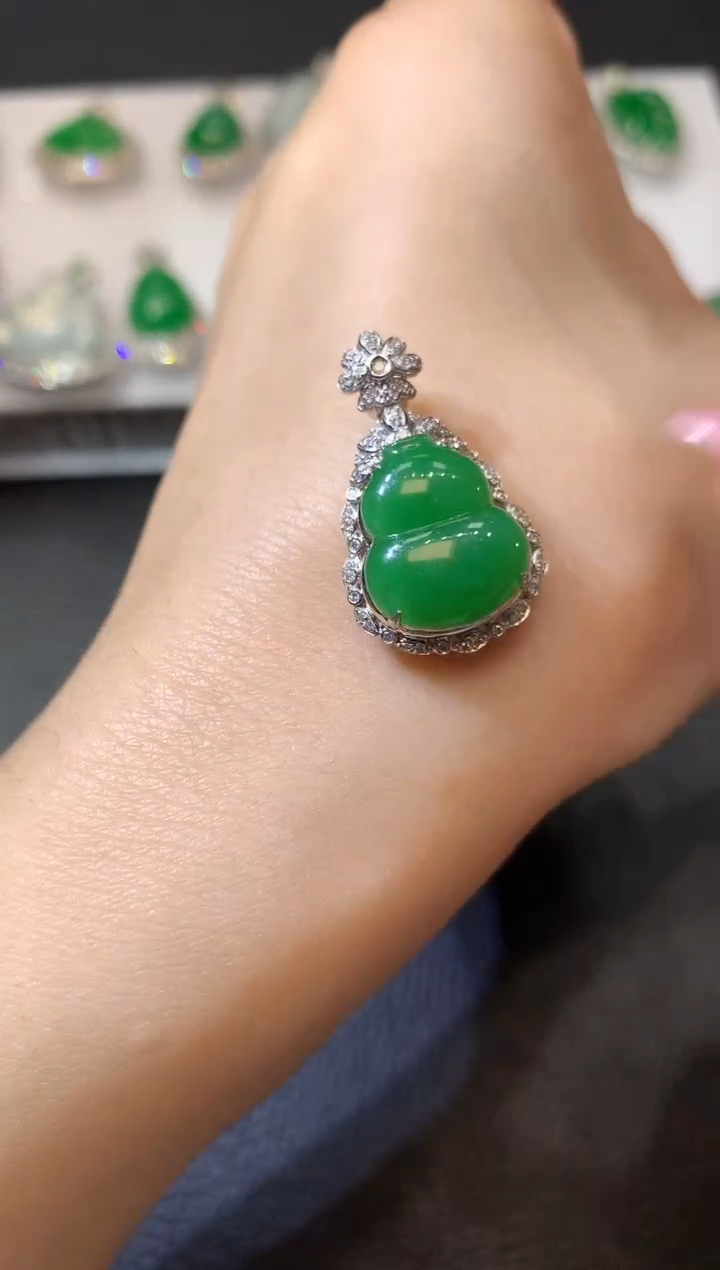 【闪购商品】翡翠吊坠(不含链)18K金镶嵌A27