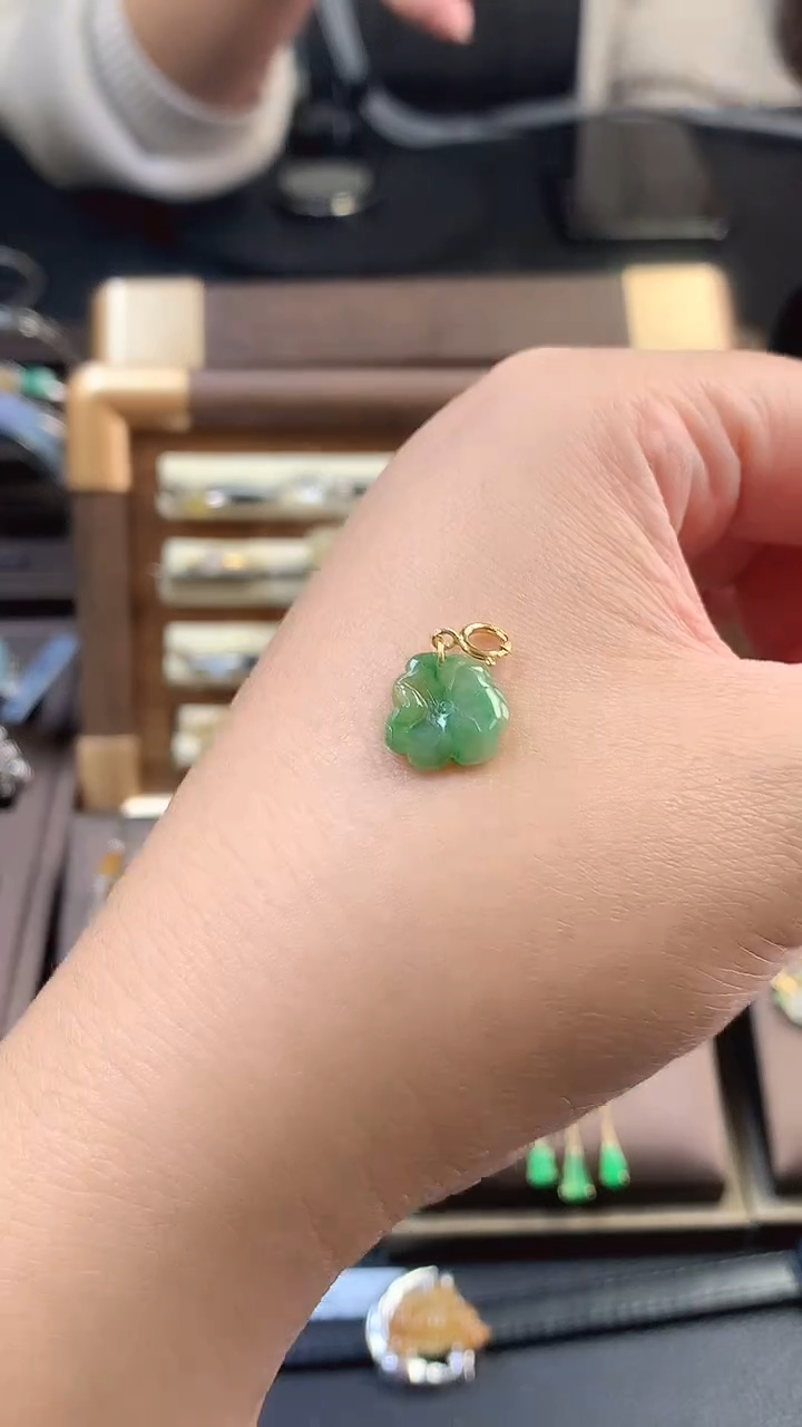 颈饰银S925镶嵌翡翠小***?16161