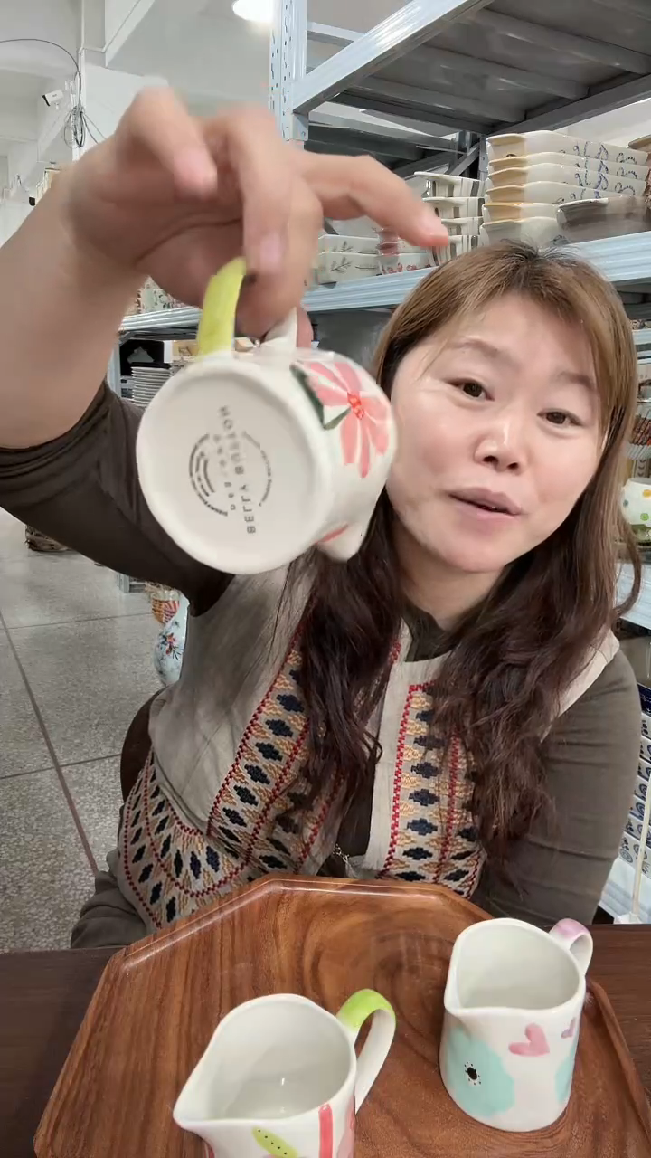 陶瓷粉色花花奶缸