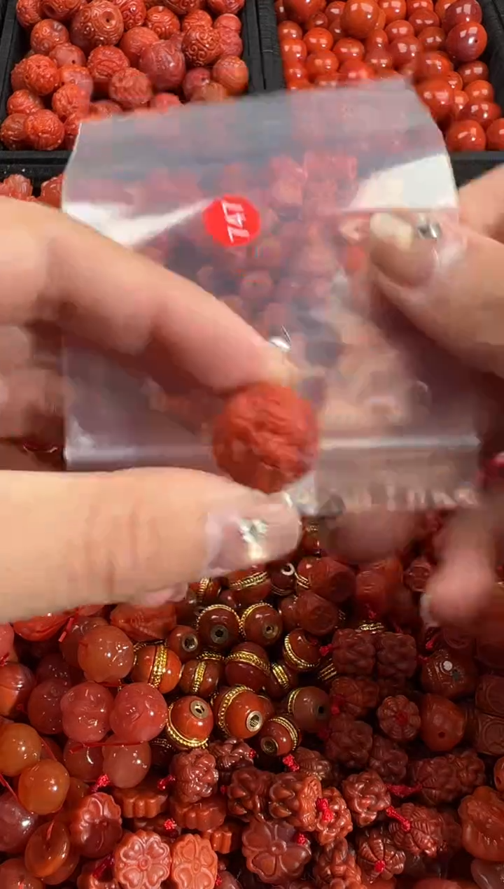 南红玛瑙未镶嵌颈饰1
