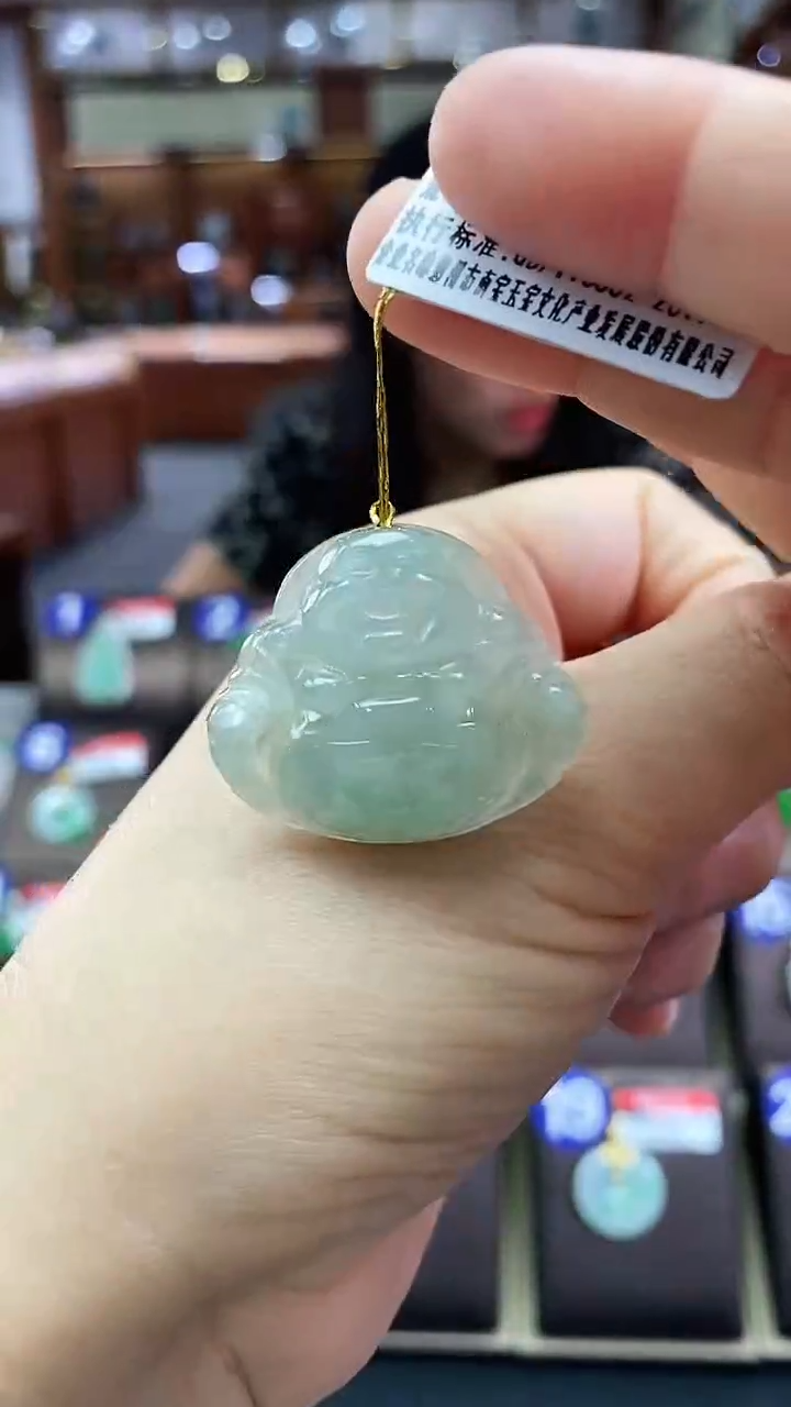 翡翠未镶嵌颈饰佛公