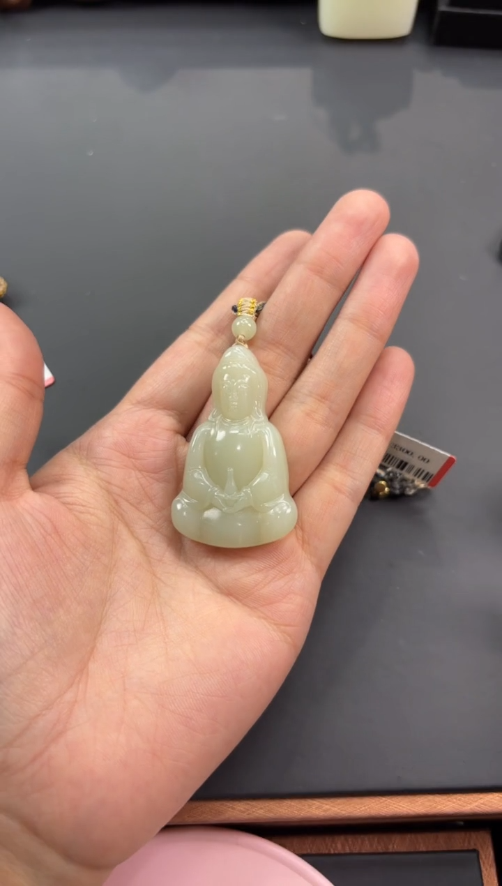 【闪购商品】和田玉吊坠(赠链)未镶嵌且末微色差迪克兰吊坠