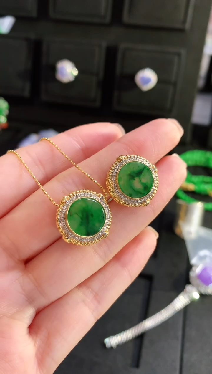 翡翠18K金镶嵌吊坠(不含链)吊坠 多样性发货 发其一