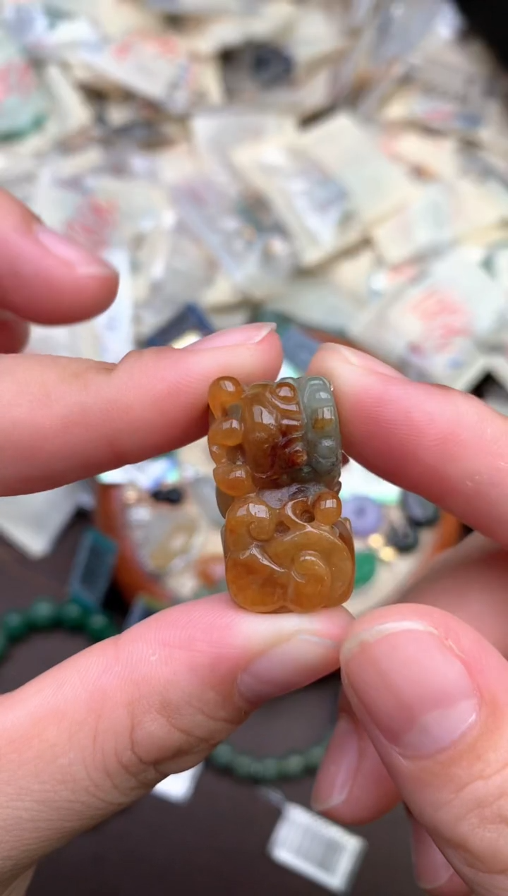 未镶嵌挂件翡翠— 