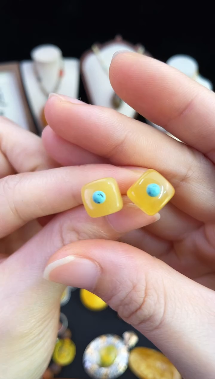 琥珀未镶嵌珠宝奇石多样性发其一