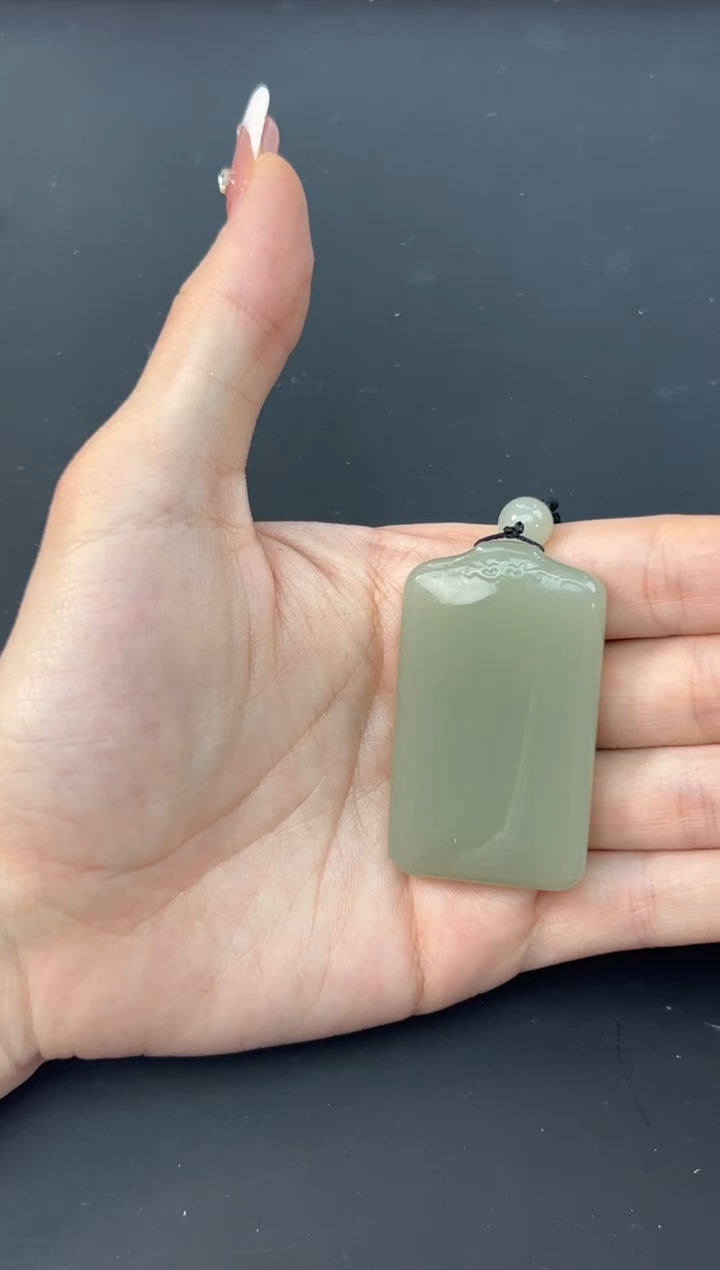 【闪购商品】和田玉吊坠(赠链)未镶嵌且末微色差近矿吊坠