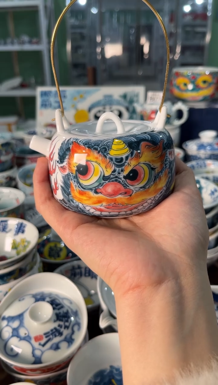 陶瓷昨明景德镇陶瓷：提梁壶