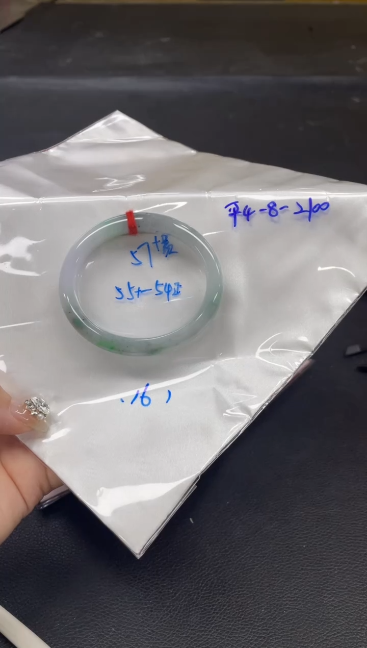 翡翠手镯未镶嵌翡翠手镯