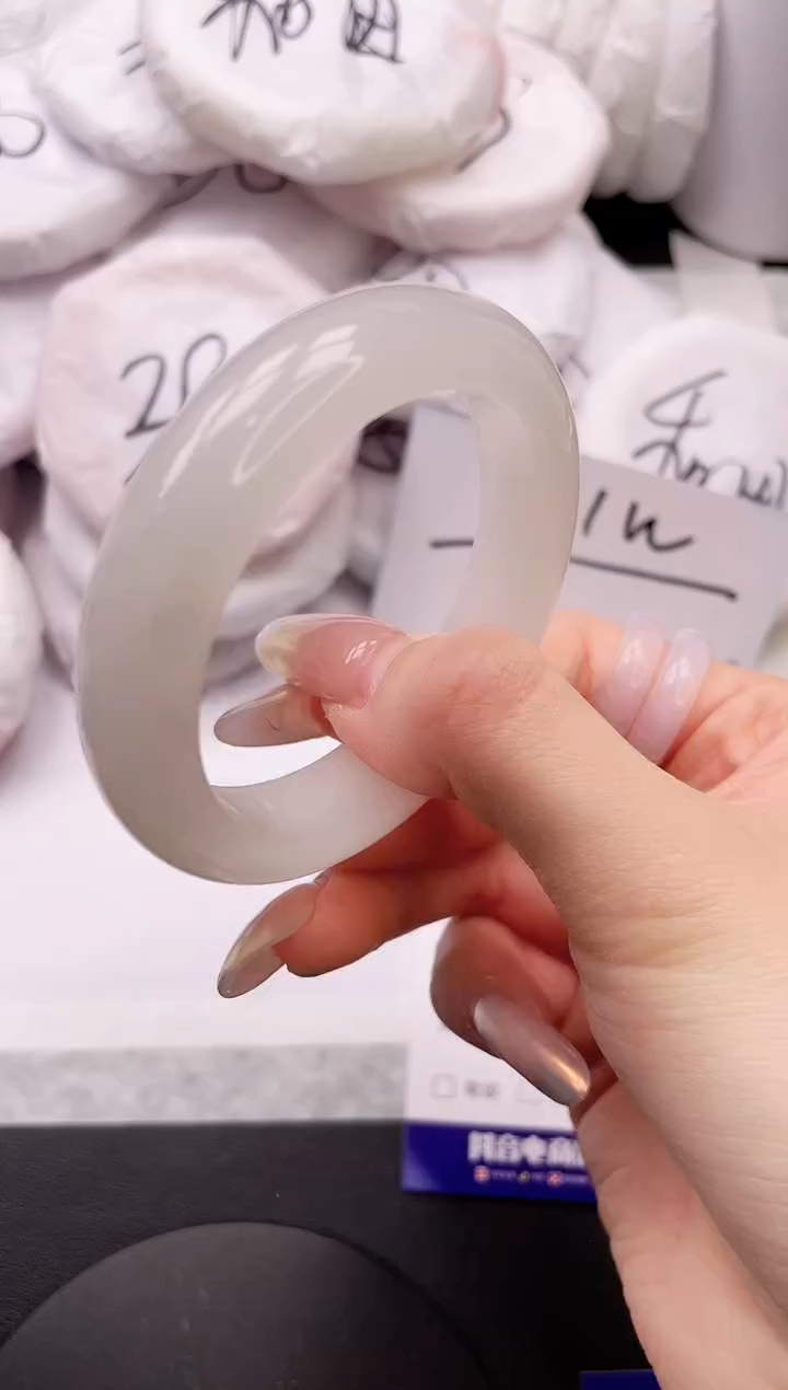 【闪购商品】石英质玉手镯未镶嵌10K351-50