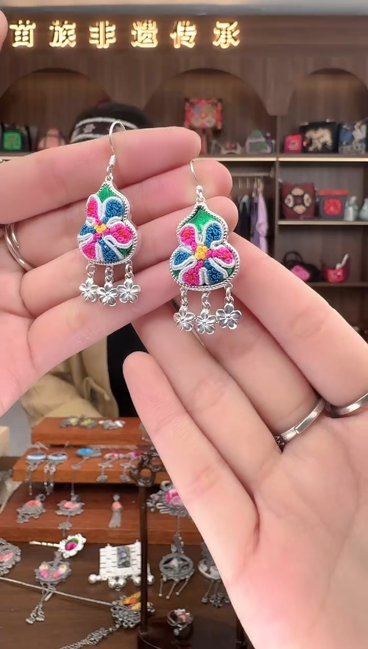 【闪购商品】织绣扶光苗绣传承118