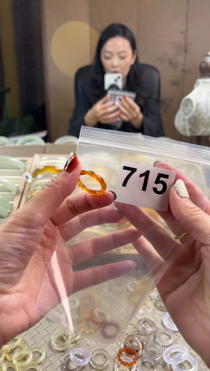 手镯玛瑙/玉髓未镶嵌数**?715