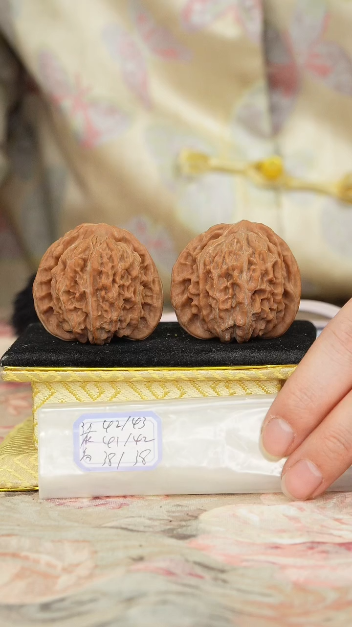 【闪购商品】文玩核桃把件一代楼