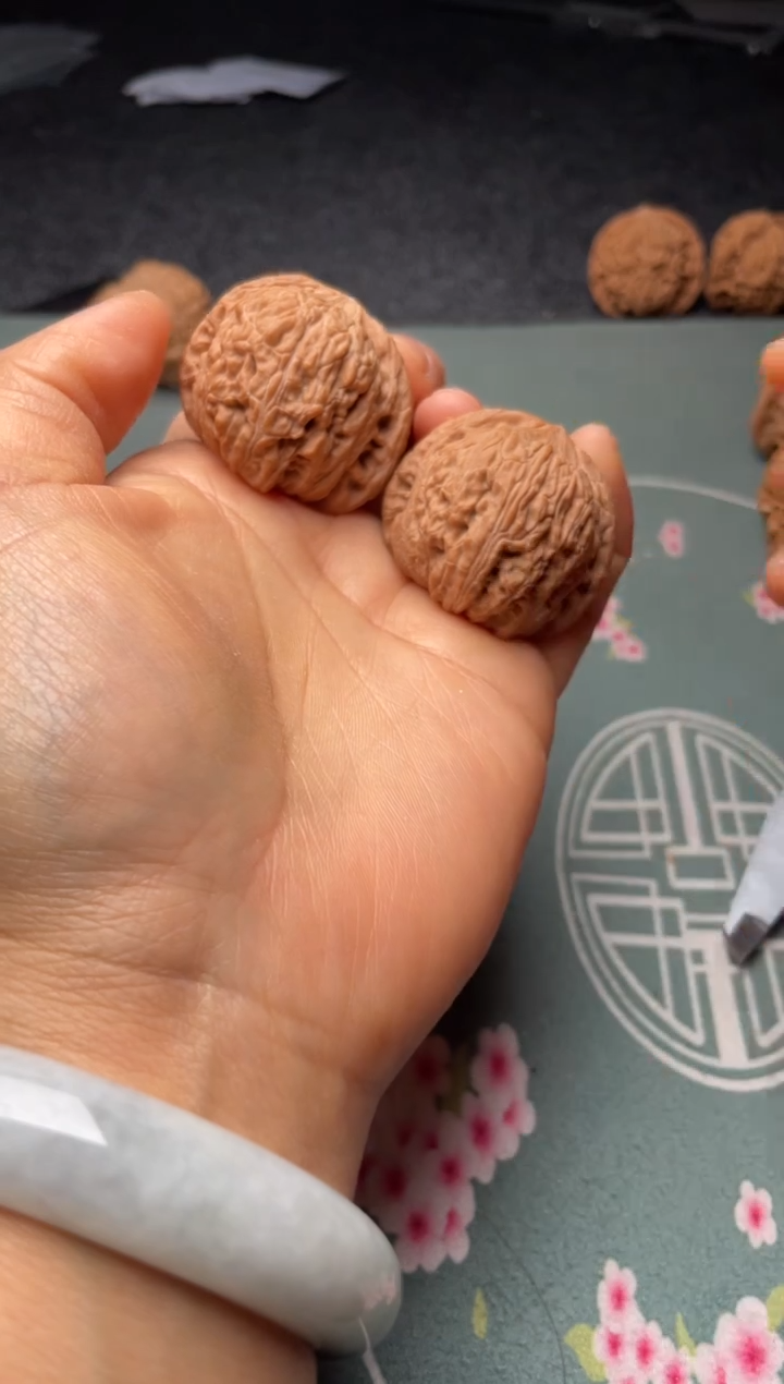 把件文玩核桃w348  绣球37尺