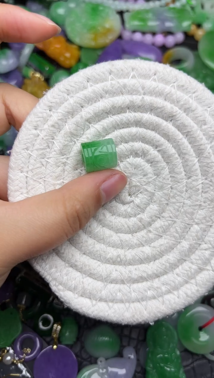 颈饰未镶嵌翡翠缅甸翡翠吊坠