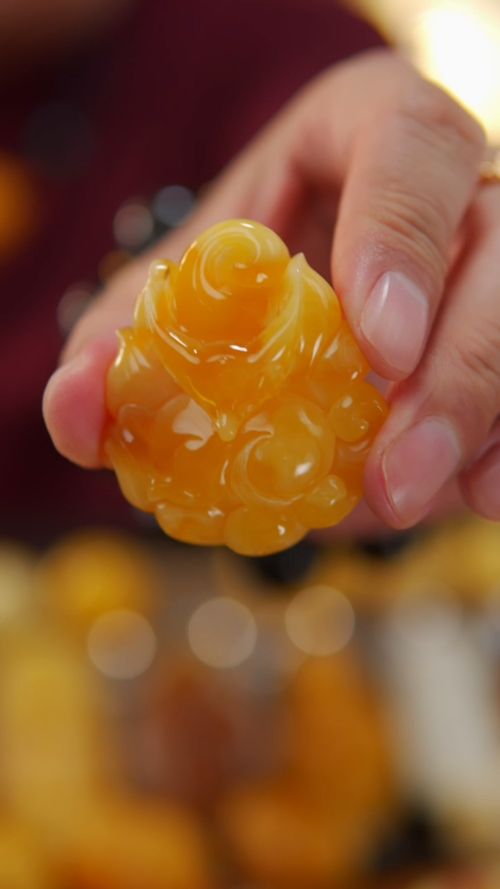 【闪购商品】蜜蜡颈饰未镶嵌19.55焦皮料九尾狐