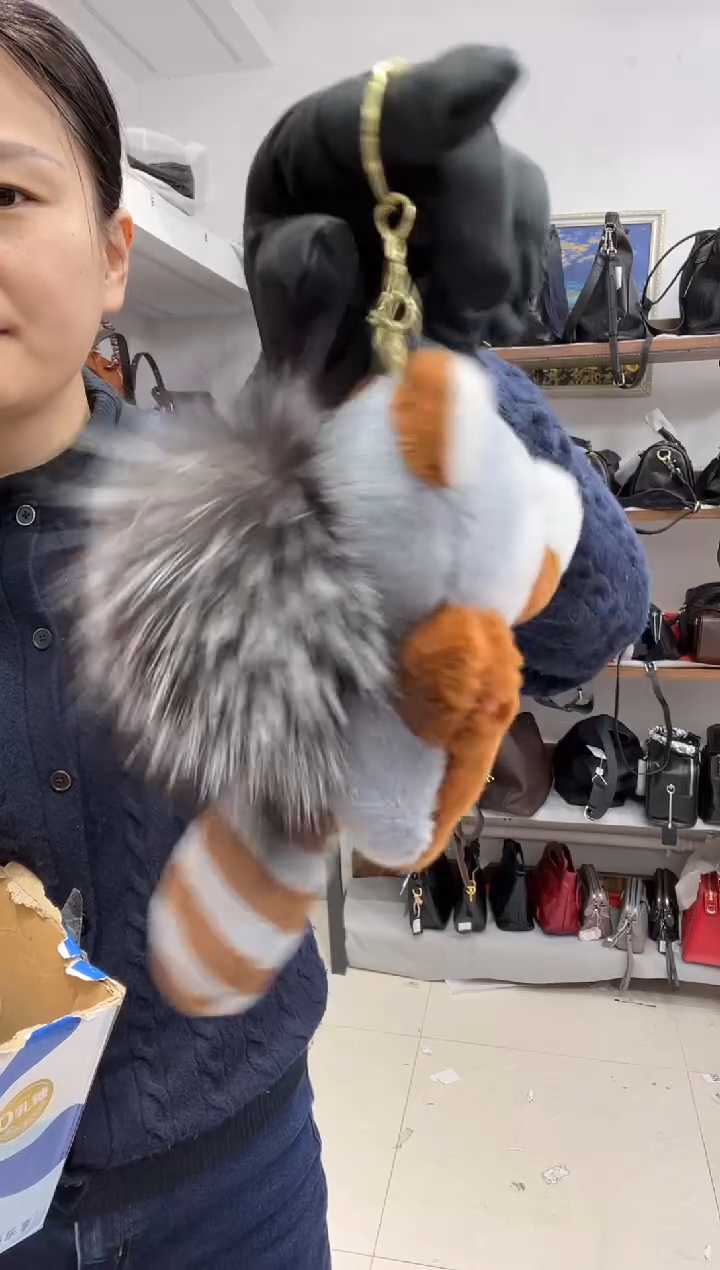 蚕丝浣熊玩玩偶挂件