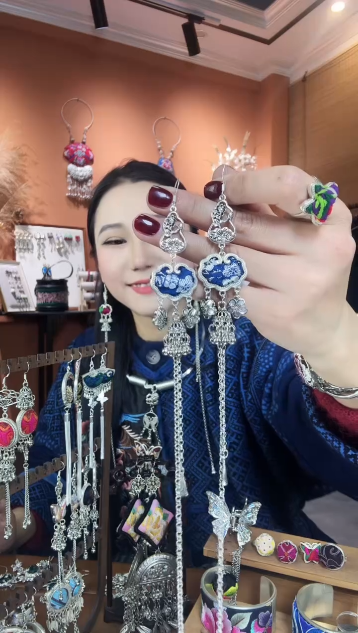 【闪购商品】刺绣纯手工民族风耳环