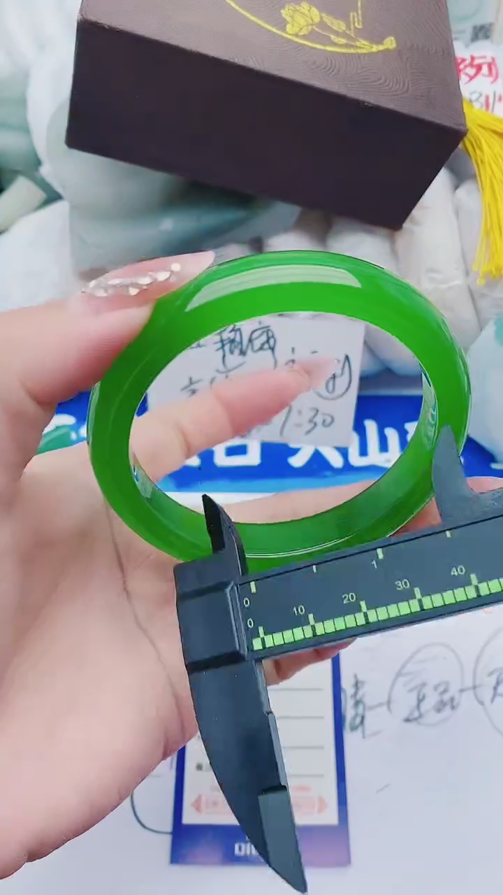 【闪购商品】石英质玉手镯未镶嵌C233-62-63