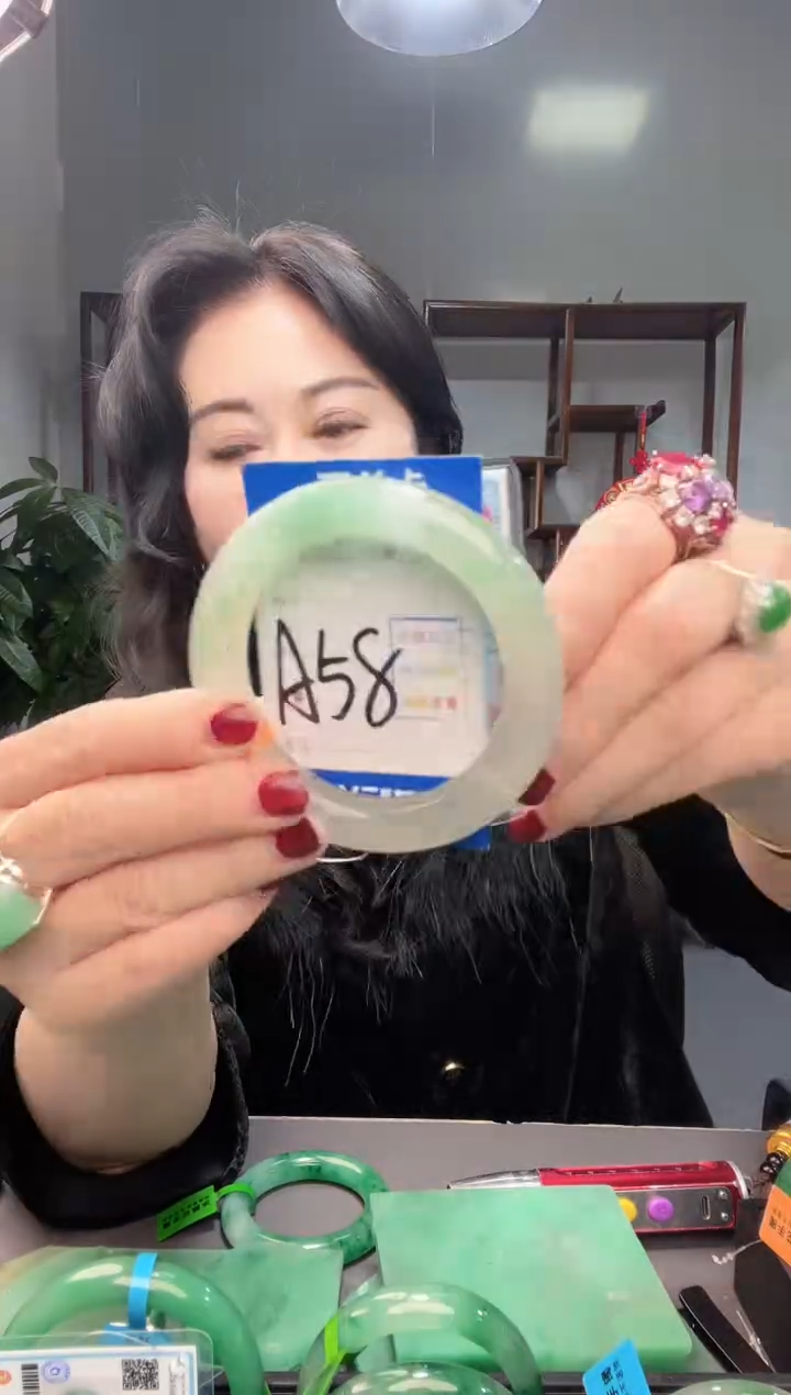 【闪购商品】石英质玉手镯未镶嵌1