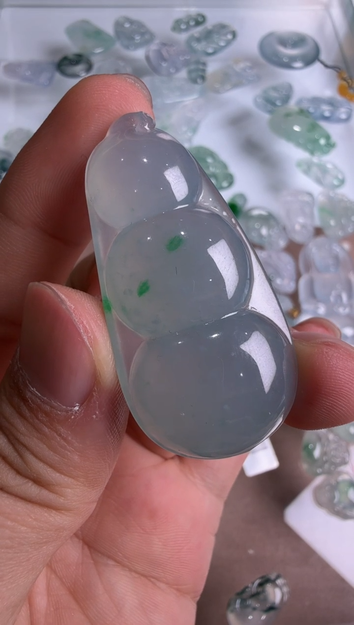 【闪购商品】翡翠吊坠(不含链)未镶嵌··