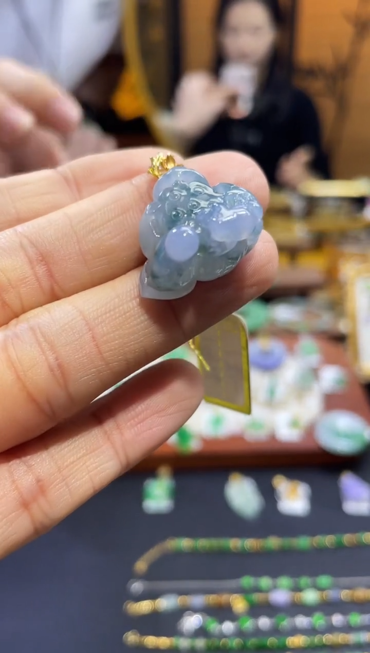 颈饰18K金镶嵌翡翠18K金镶嵌