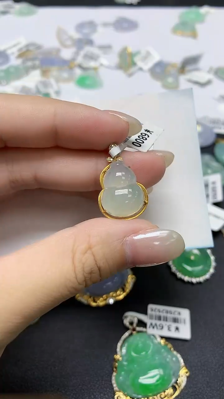 翡翠18K金镶嵌颈饰天然缅甸翡翠A货