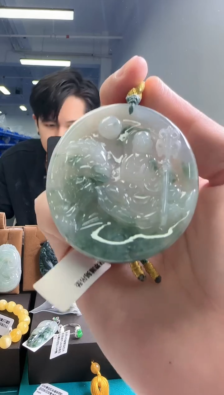 【闪购商品】翡翠吊坠(不含链)未镶嵌菩萨吊坠38