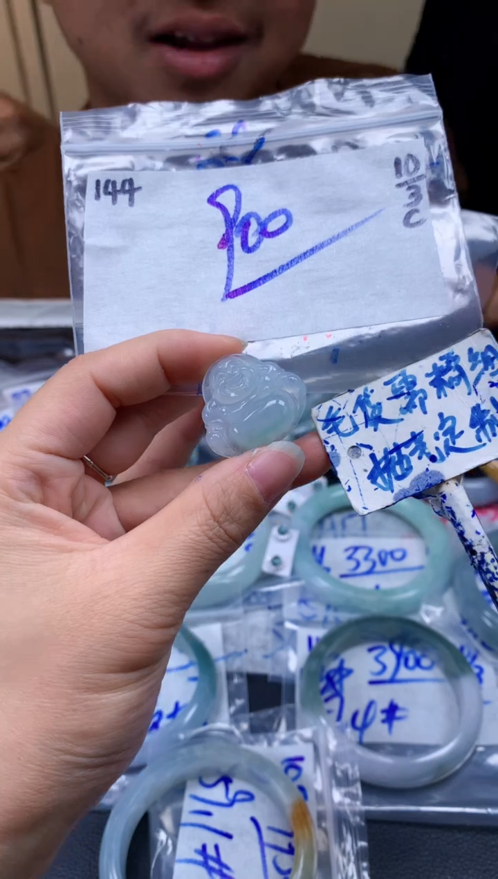 【闪购商品】定制翡翠未镶嵌144毛货需精细抛光挂件多样性拍一发一