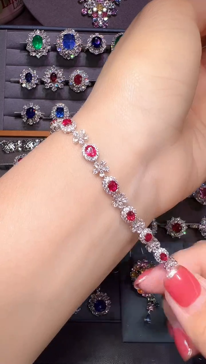 18K金镶嵌手链红宝石 