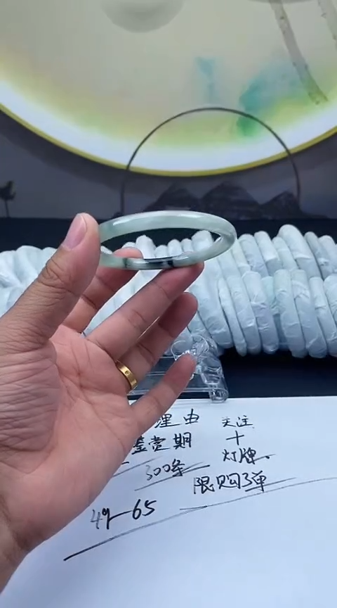 下单就是图片的手镯，放心冲！A645