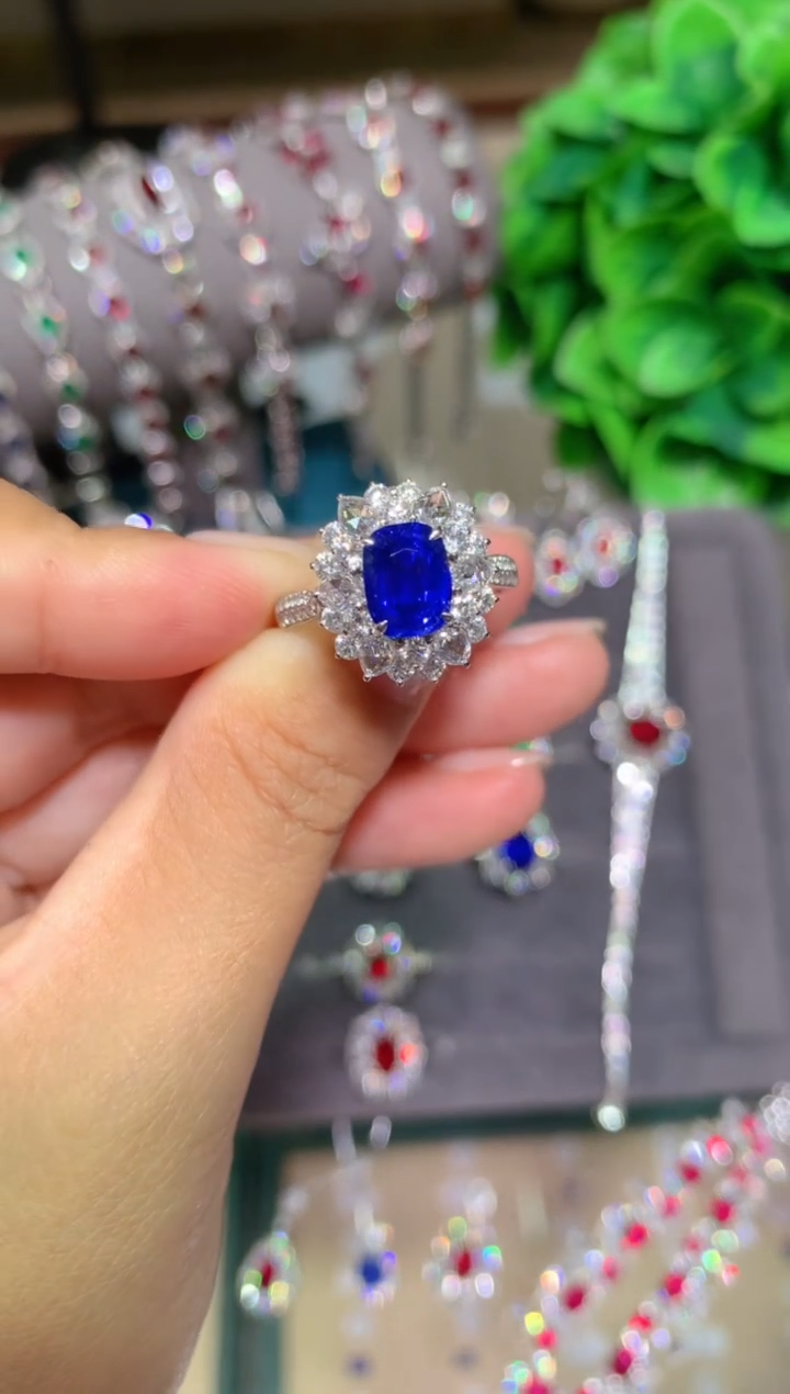 戒指蓝宝石18K金镶嵌2.13CT