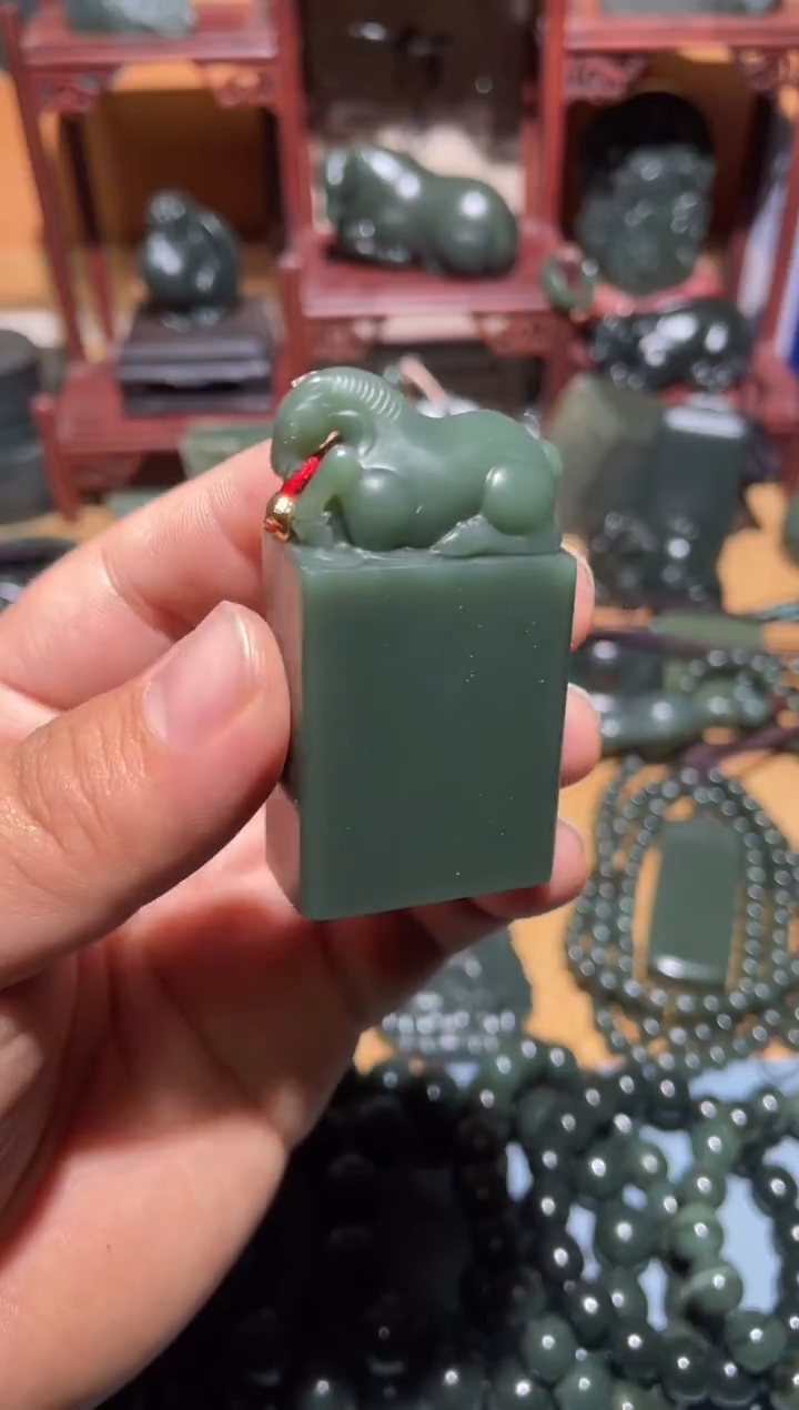 颈饰未镶嵌和田玉（青玉）1