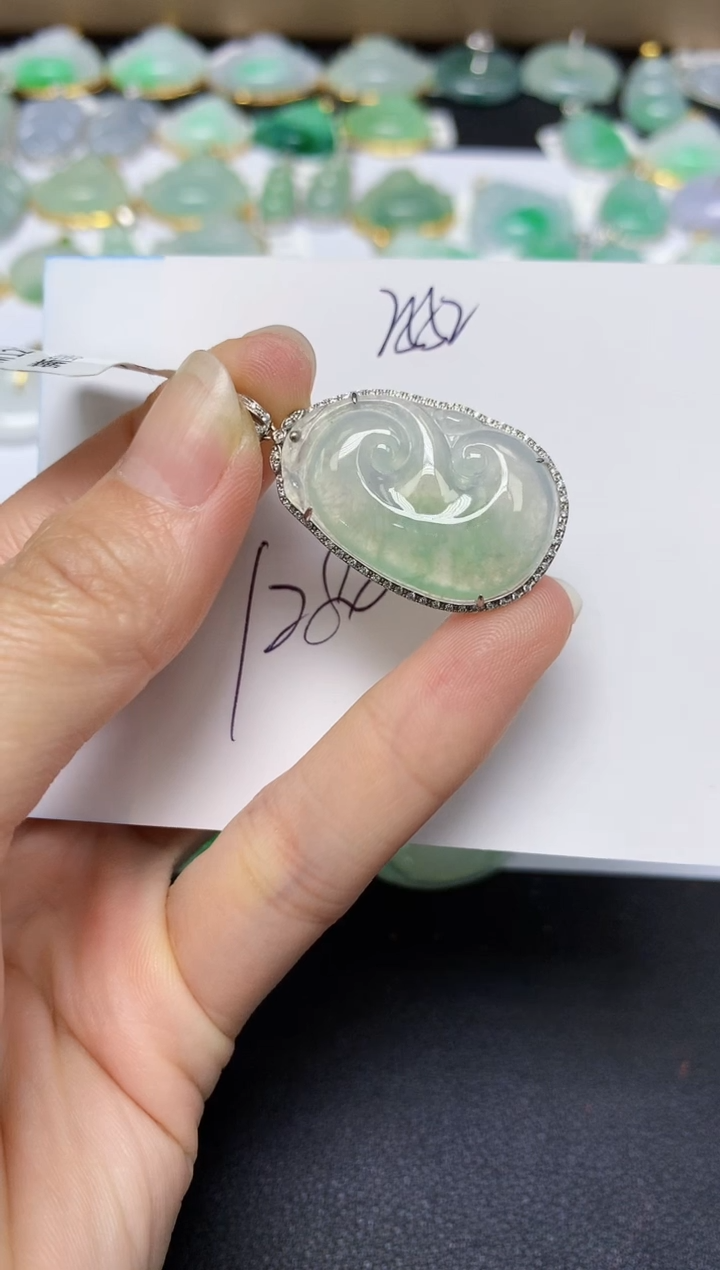 翡翠18K金镶嵌颈饰 天然翡翠A货