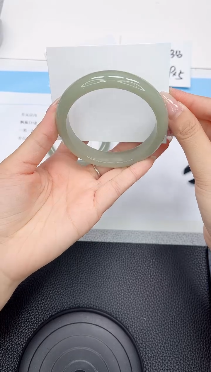 石英质玉手镯未镶嵌122-63