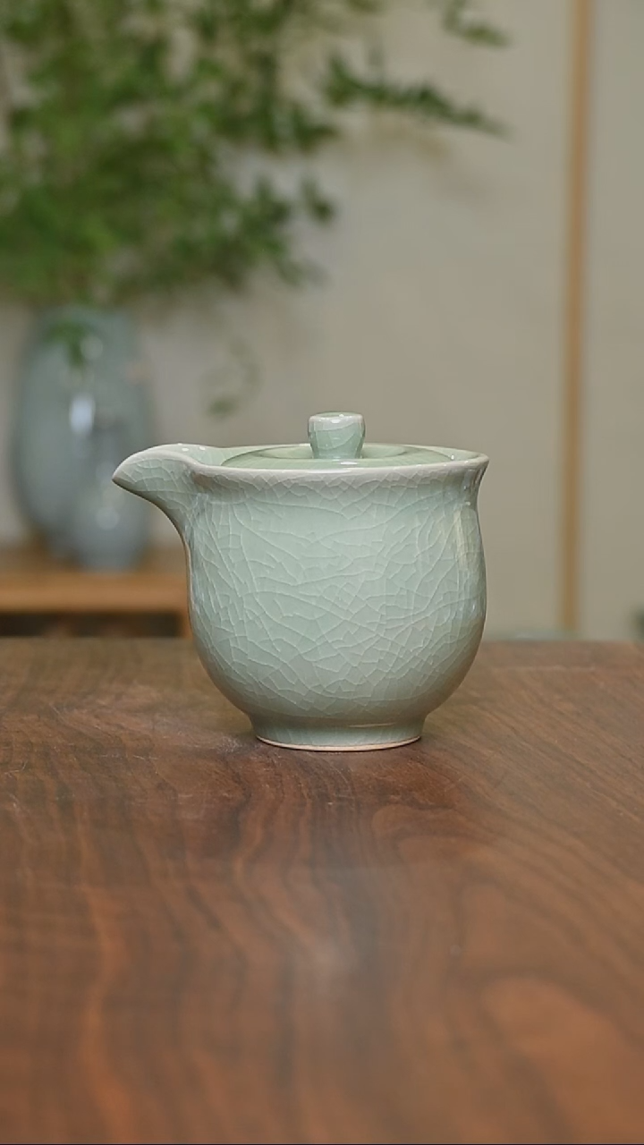 壶微瑕豆绿釉手抓壶260ml