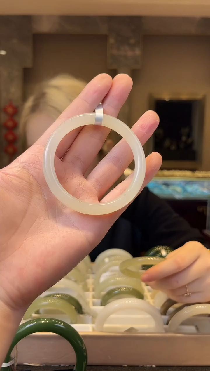 【闪购商品】和田玉手镯未镶嵌SH1735 多样性发其一