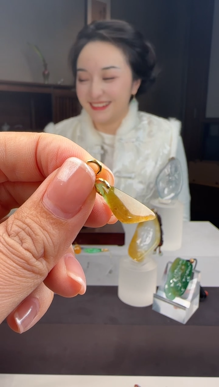 颈饰18K金镶嵌翡翠万能扣小滴流