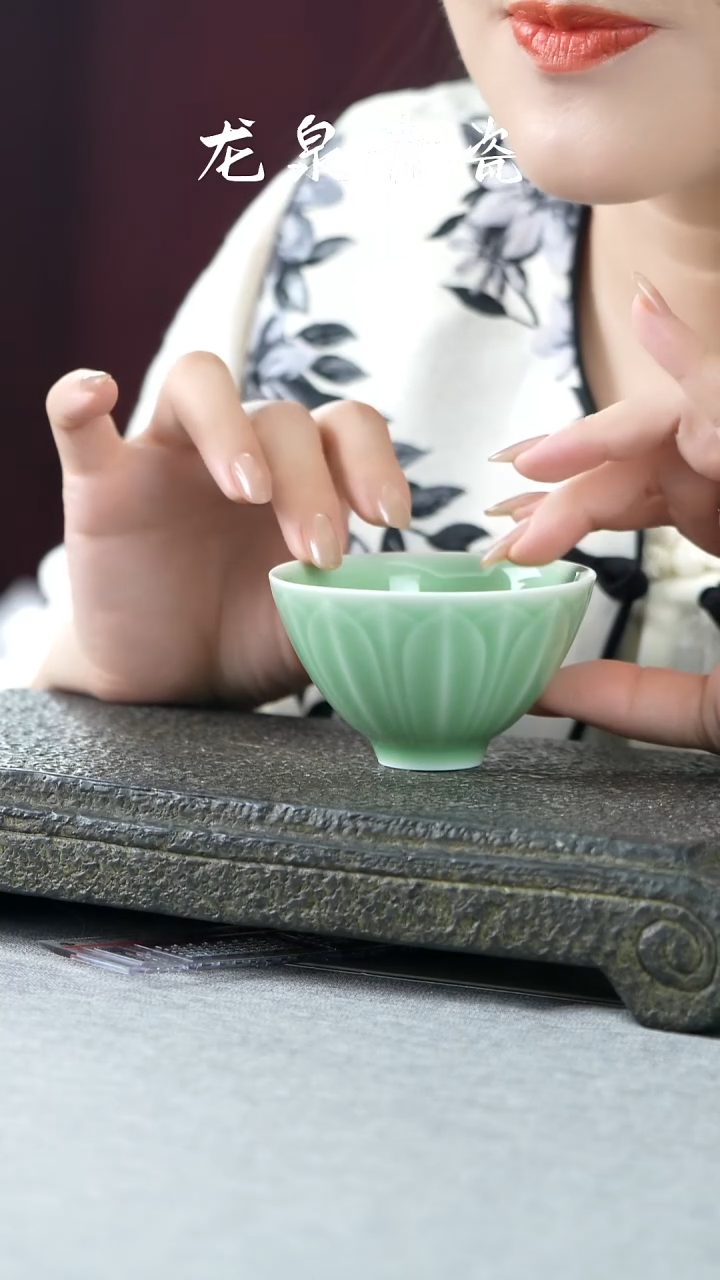 梅子青蕉叶纹品茗杯