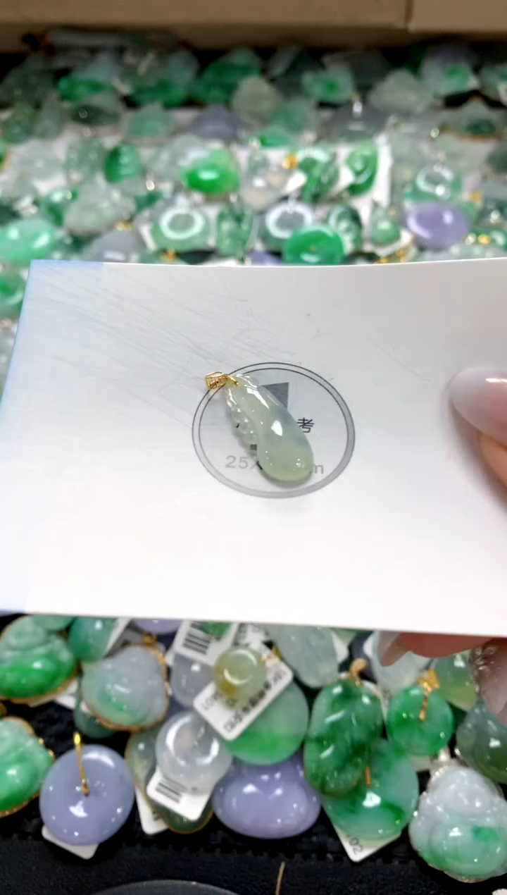 颈饰18K金镶嵌翡翠1111111111111111