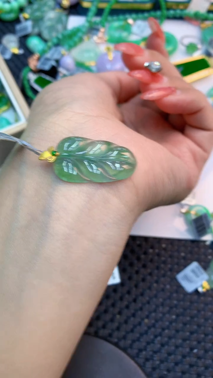 颈饰18K金镶嵌翡翠1