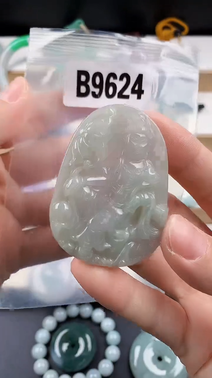 颈饰未镶嵌翡翠天然翡翠吊坠挂件