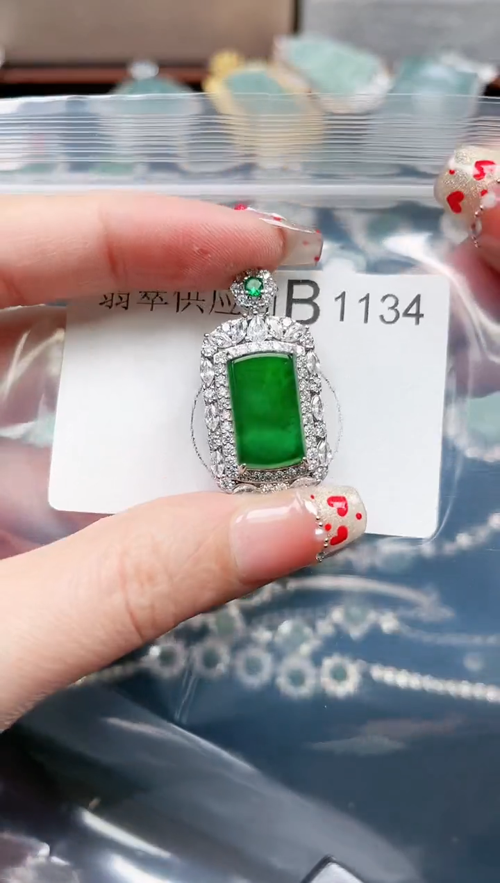 【闪购商品】翡翠颈饰未镶嵌1134赠皮绳